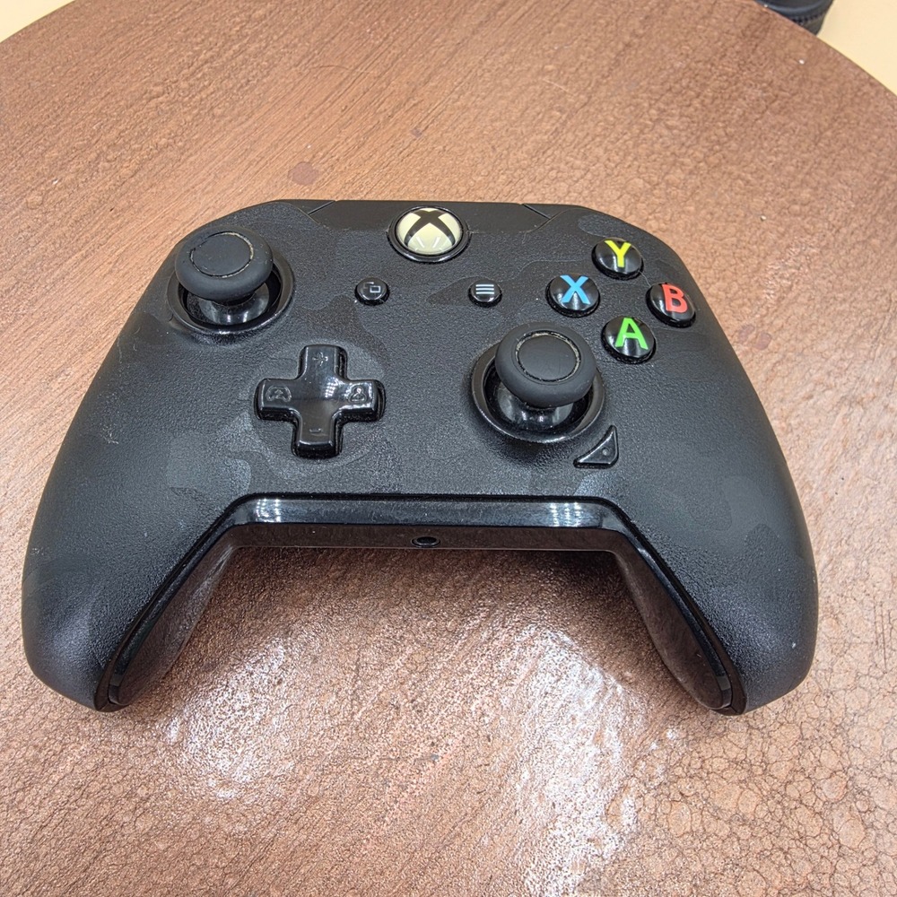 PDP Camo Wired Controller for Xbox One Black Midnight Camouflage 048-065